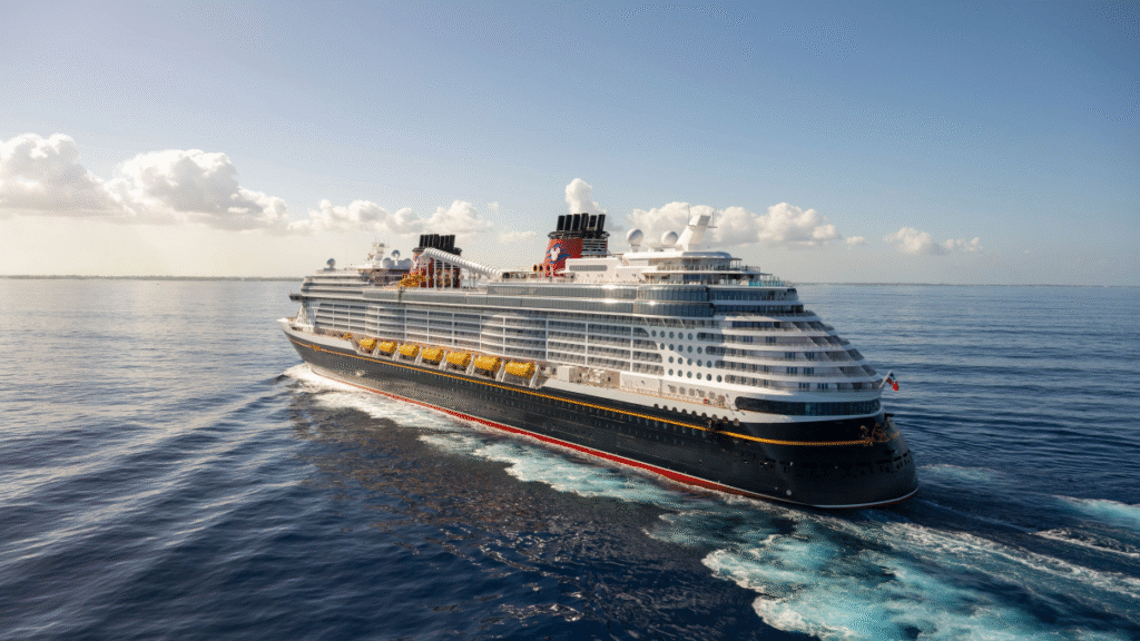 Disney Cruise Line odmładza swoją flotę wycieczkowców / Portal Stoczniowy