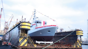 Wodowanie ostatniego niszczyciela min typu Kormoran II / Portal Stoczniowy