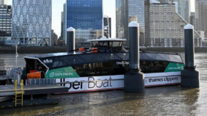 Uber Boat uruchamia elektryczną przeprawę promową na Tamizie / Portal Stoczniowy
