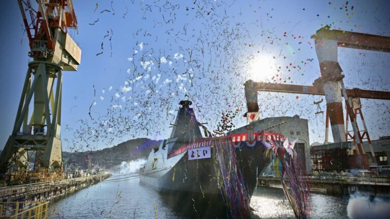 Ostatnia fregata typu Mogami zwodowana. Japonia zamyka pierwszy etap programu 30FFM / Portal Stoczniowy