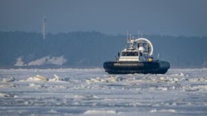 Zimowa aura Zalewu Wiślanego. Poduszkowce MOSG / Portal Stoczniowy