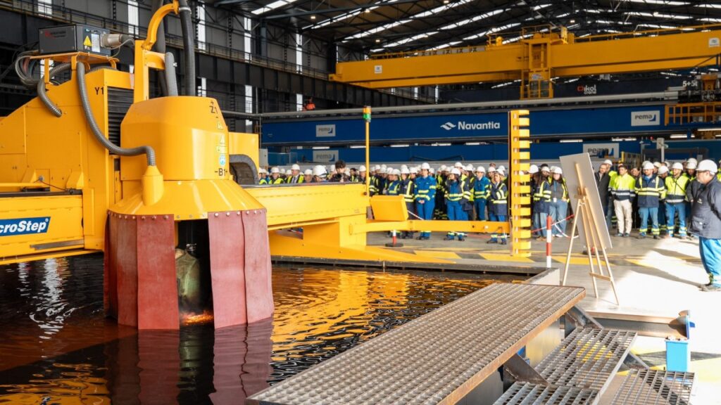 Palenie blach pod okręty wsparcia logistycznego programu FSS / Portal Stoczniowy