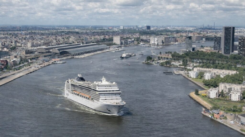 Amsterdam chce pożegnać duże statki wycieczkowe / Portal Stoczniowy