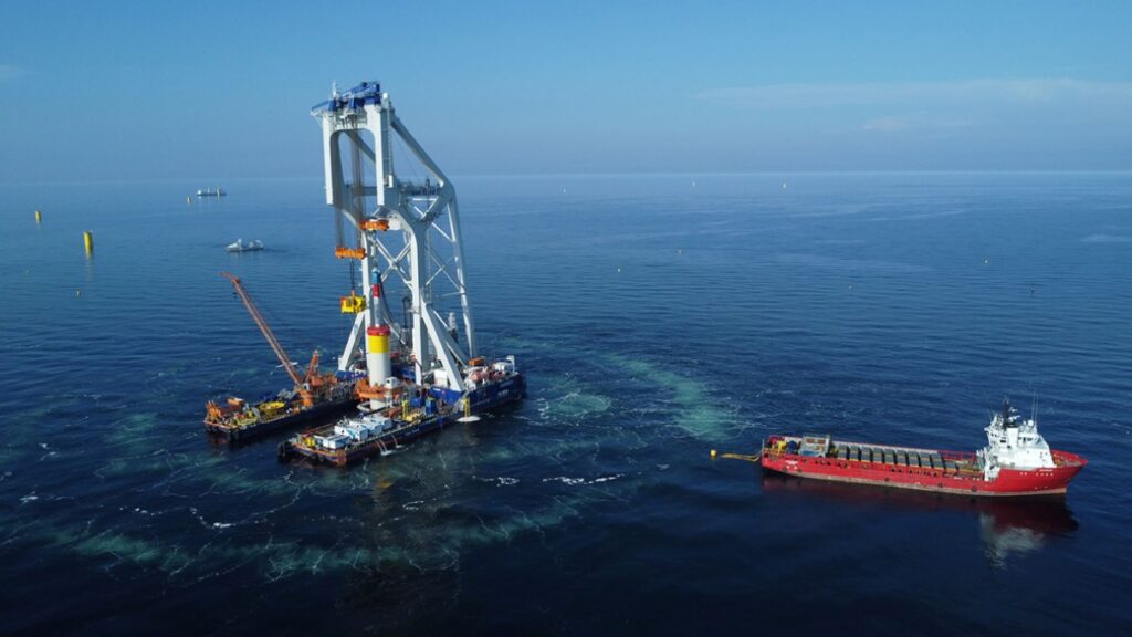 Monopale wbite. Baltic Power coraz bliżej produkcji energii / Portal Stoczniowy