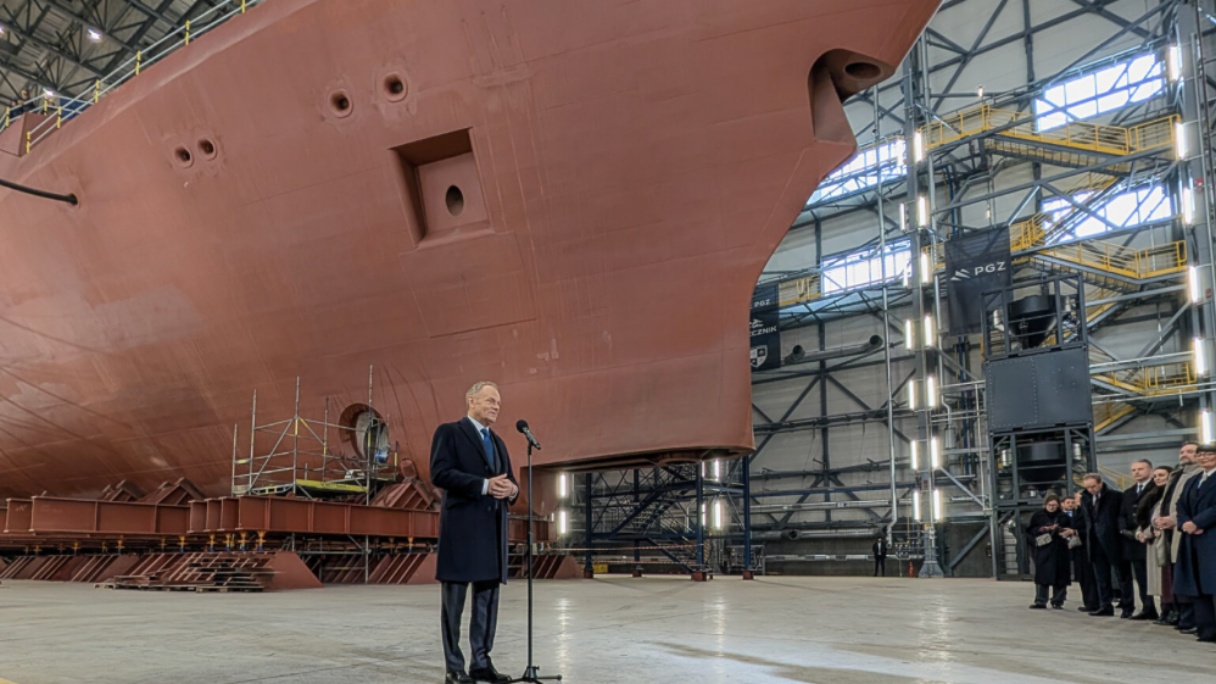 Premier Donald Tusk w PGZ Stoczni Wojennej. Wizyta, przekaz i deklaracje