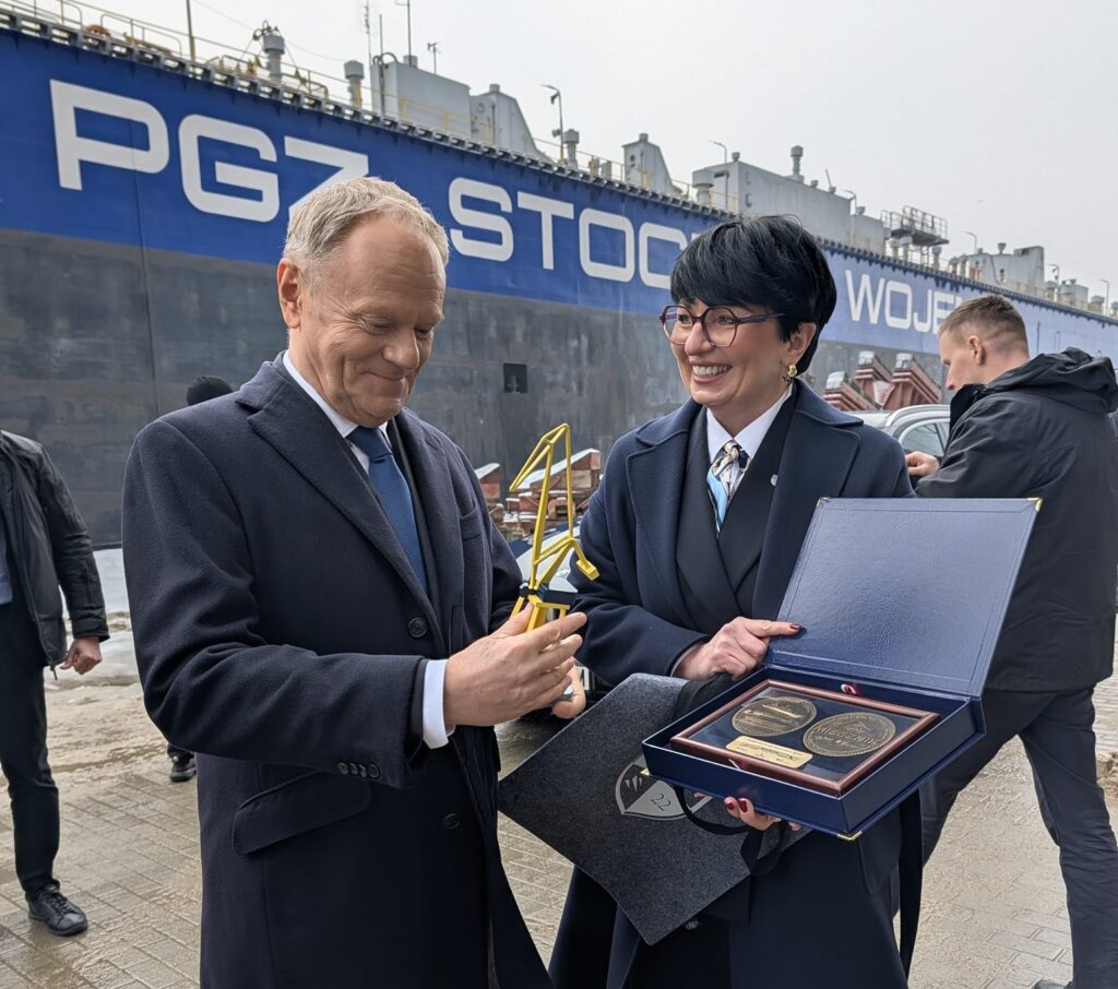 Premier Donald Tusk w PGZ Stoczni Wojennej. Wizyta, przekaz i deklaracje / Portal Stoczniowy