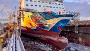 Przegląd klasowy promu Mazovia w zimowym doku stoczni Gryfia / Portal Stoczniowy