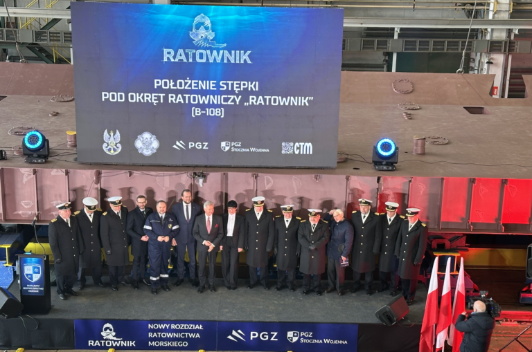 Na Oksywiu położono stępkę pod przyszły okręt ratowniczy pk. "Ratownik" / Portal Stoczniowy