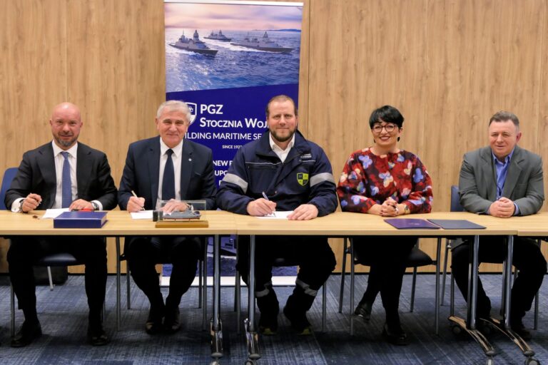 PGZ Stocznia Wojenna i WCBKT z umową na przetwornice kontenerowe / Portal Stoczniowy