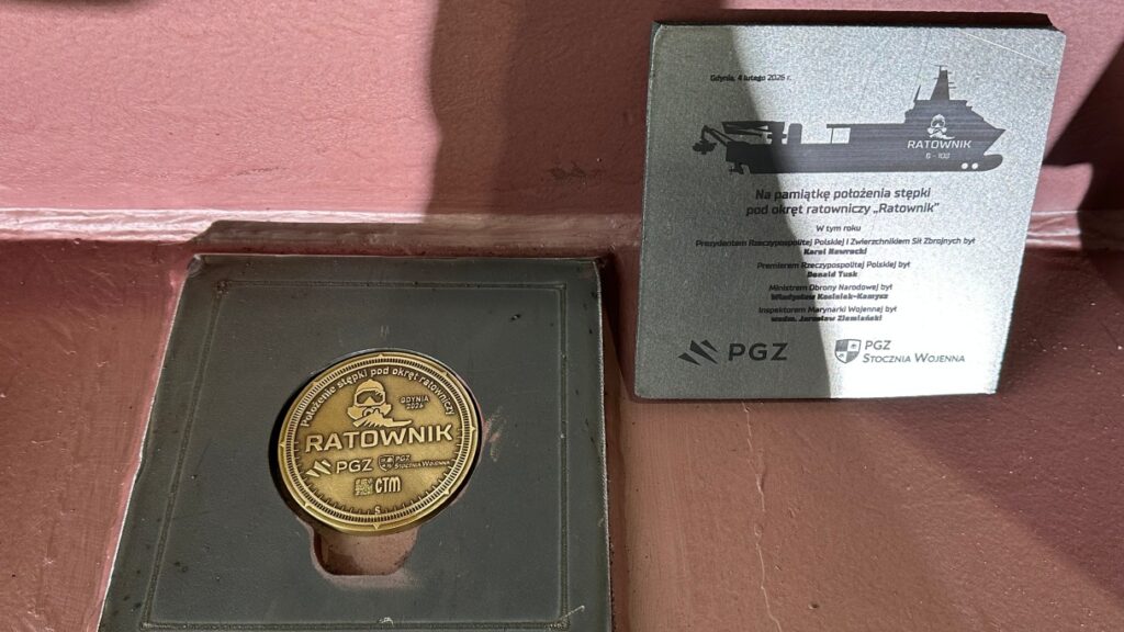 Na Oksywiu położono stępkę pod przyszły okręt ratowniczy pk. "Ratownik" / Portal Stoczniowy