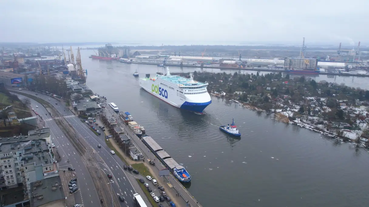 Jantar Unity dotarł do Szczecina. Zimowy sprawdzian nowego promu / Portal Stoczniowy