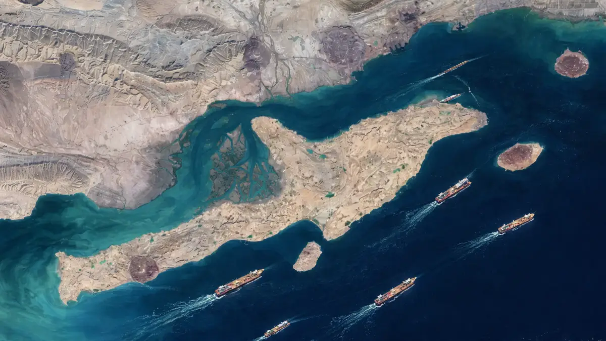 Kontrola podejść zamiast blokady. Nowa logika działań wokół cieśniny Ormuz / Portal Stoczniowy