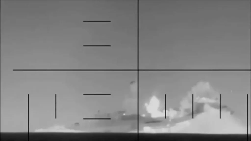 Irańska fregata IRIS Dena trafiona torpedą Mk-48. Nagranie z momentu uderzenia / Portal Stoczniowy
